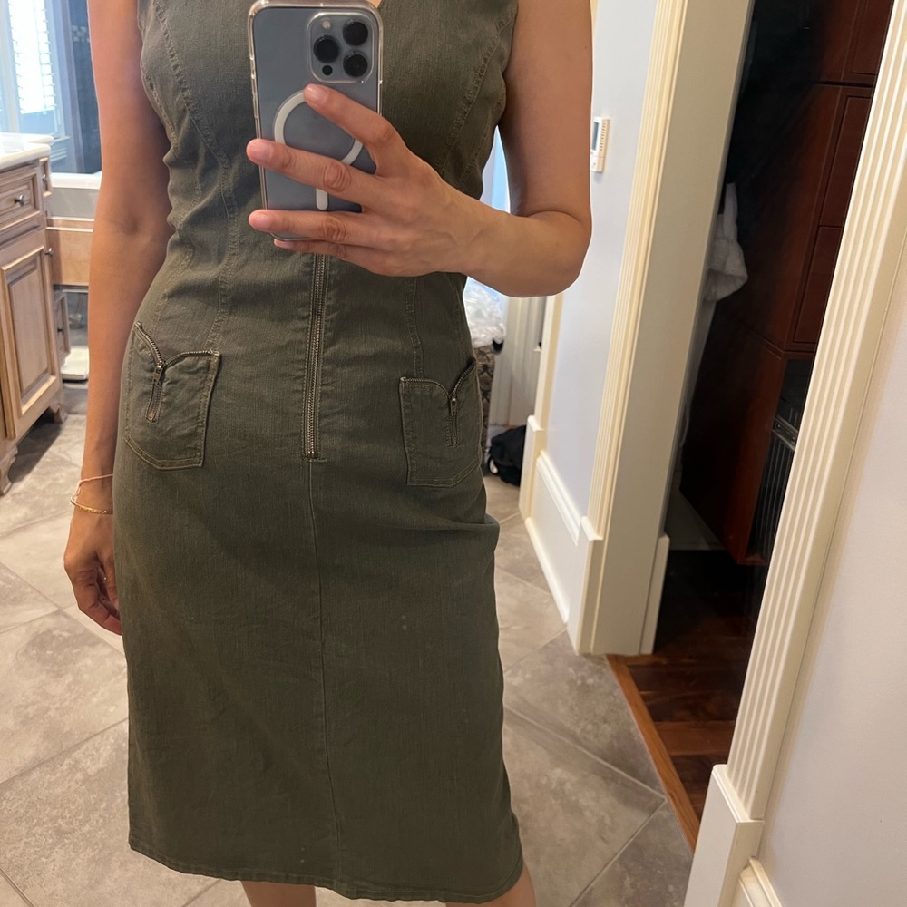 Beautiful denim halter dress in size 8 - Picture 6 of 6